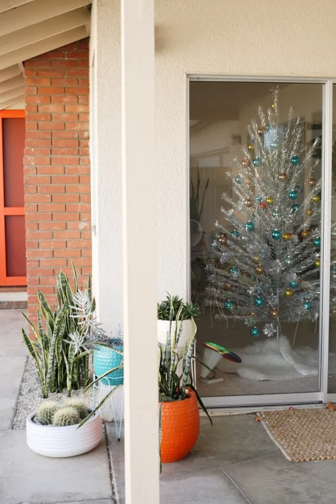 Oh Christmas Tree – SUBURBAN POP *