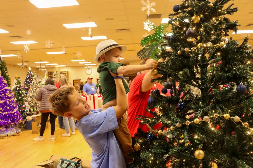 O.M. Tiffany Student Council sponsors a tree for 'Feztival of Trees' | O.M.  Tiffany Elementary School