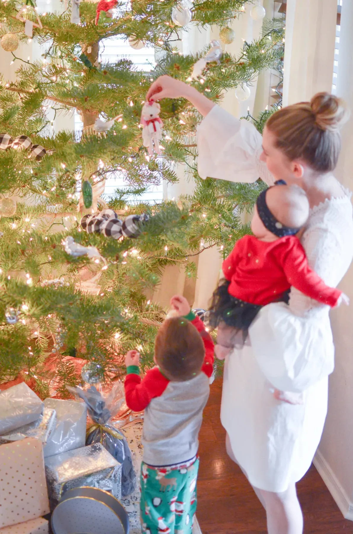 Our Christmas Tree Decorating Tradition — Momma Society