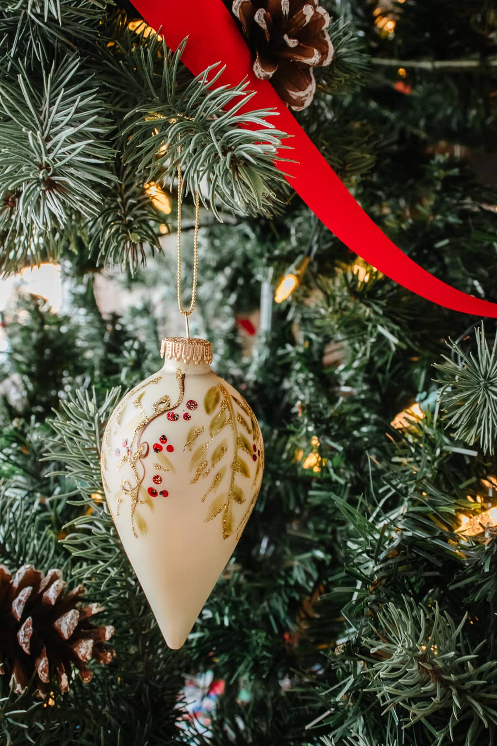 Our Favourite Pre-Lit Christmas Trees - Making it in the Mountains