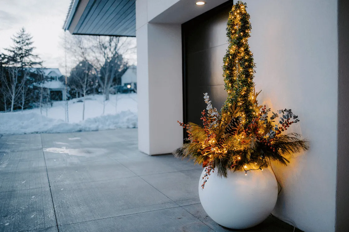 Outdoor Holiday Decor and Planters: Tips From the Professionals - Weller  Brothers