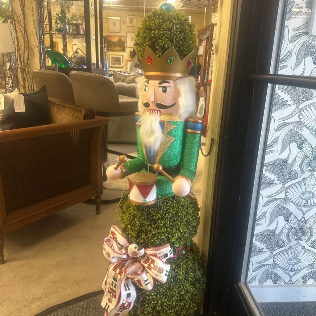 Outdoor Nutcracker – SCS Decor
