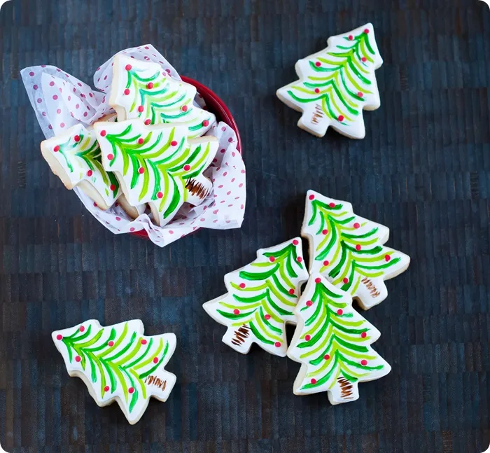 Painted Christmas Tree Cookies...inspired by Sur La Table dishes! | Bake at  350°