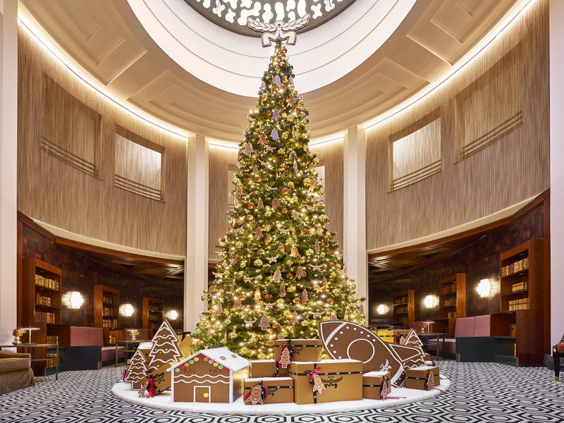 Photos of Designer Christmas Trees at Luxury Hotels Around the World - Business Insider