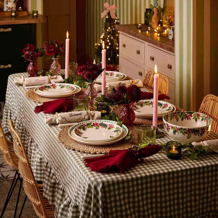 Portmeirion, Botanic Garden Christmas Holly Salad Bowl | Zola