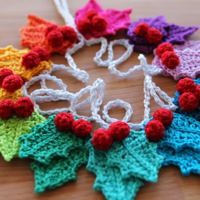 Rainbow Holly Christmas Garland | Crochet Pattern (PDF) | Haak Maar Raak