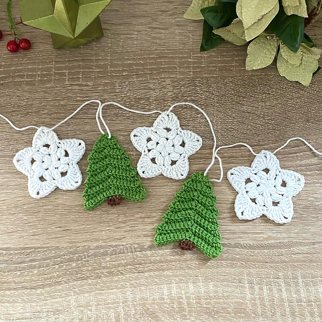 Ravelry: Christmas Tree Garland pattern by Corinne Chi