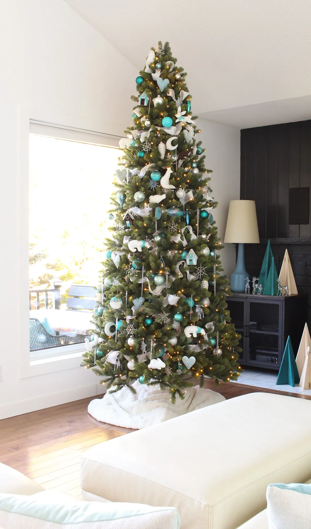 Realistic Artificial Christmas Tree from King of Christmas Review | Dans le Lakehouse