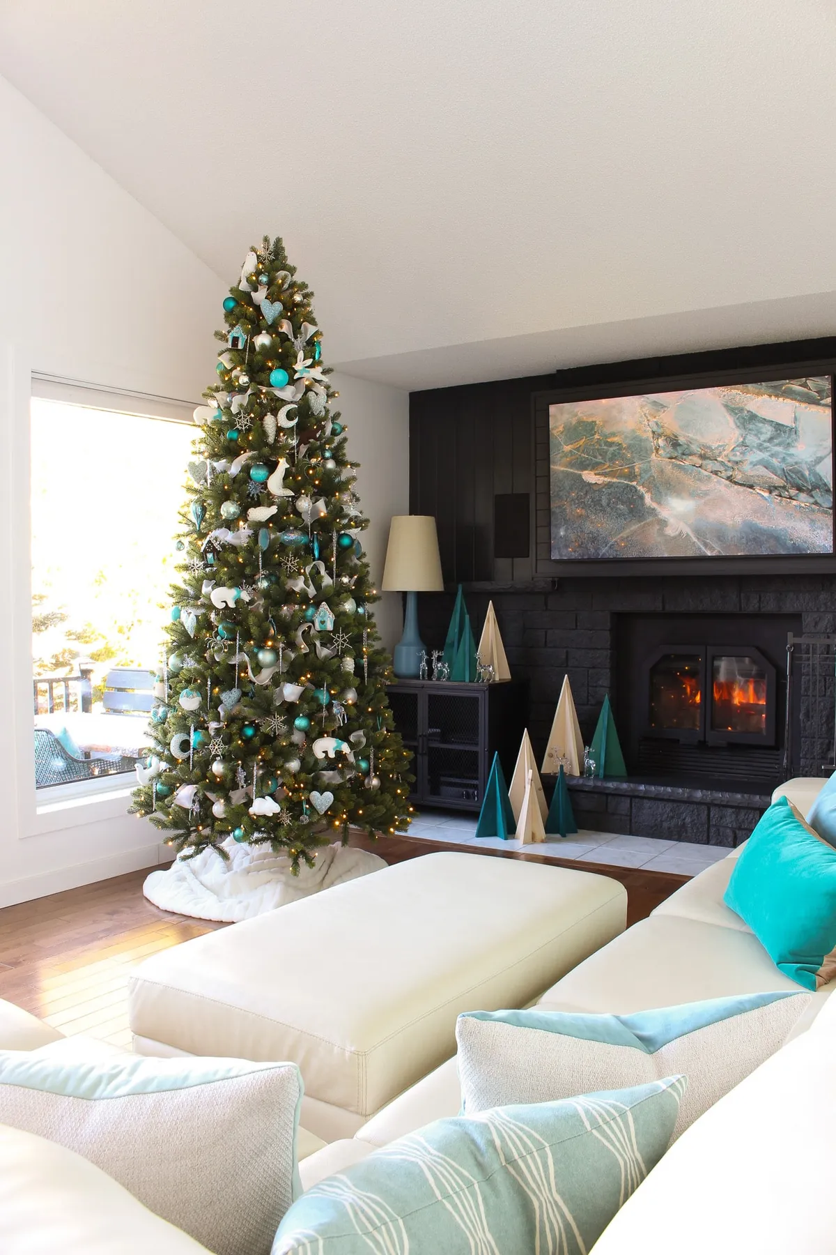 Realistic Artificial Christmas Tree from King of Christmas Review | Dans le Lakehouse