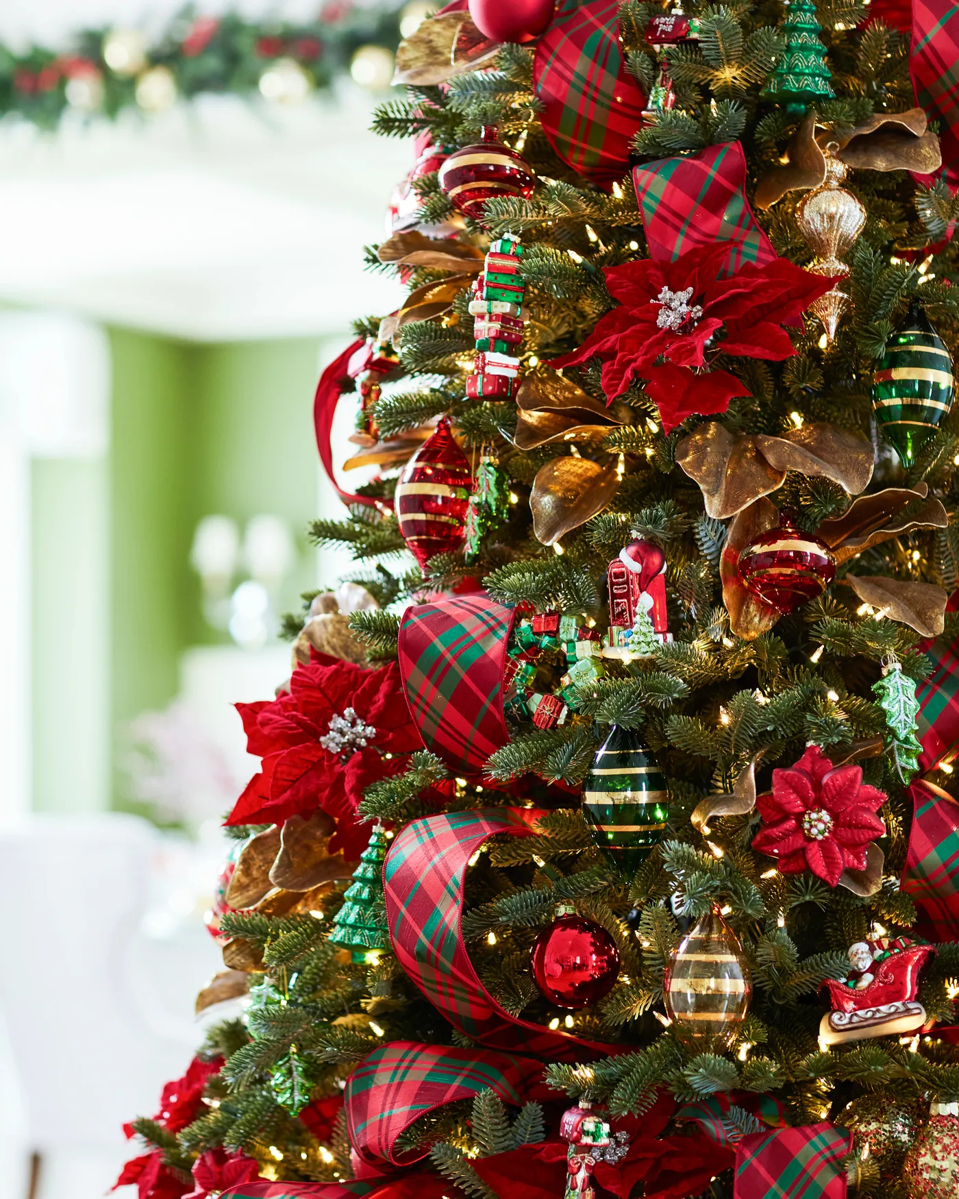 Red Ornament Christmas Tree A Classic Red And Gold Christmas Tree Home With Holliday