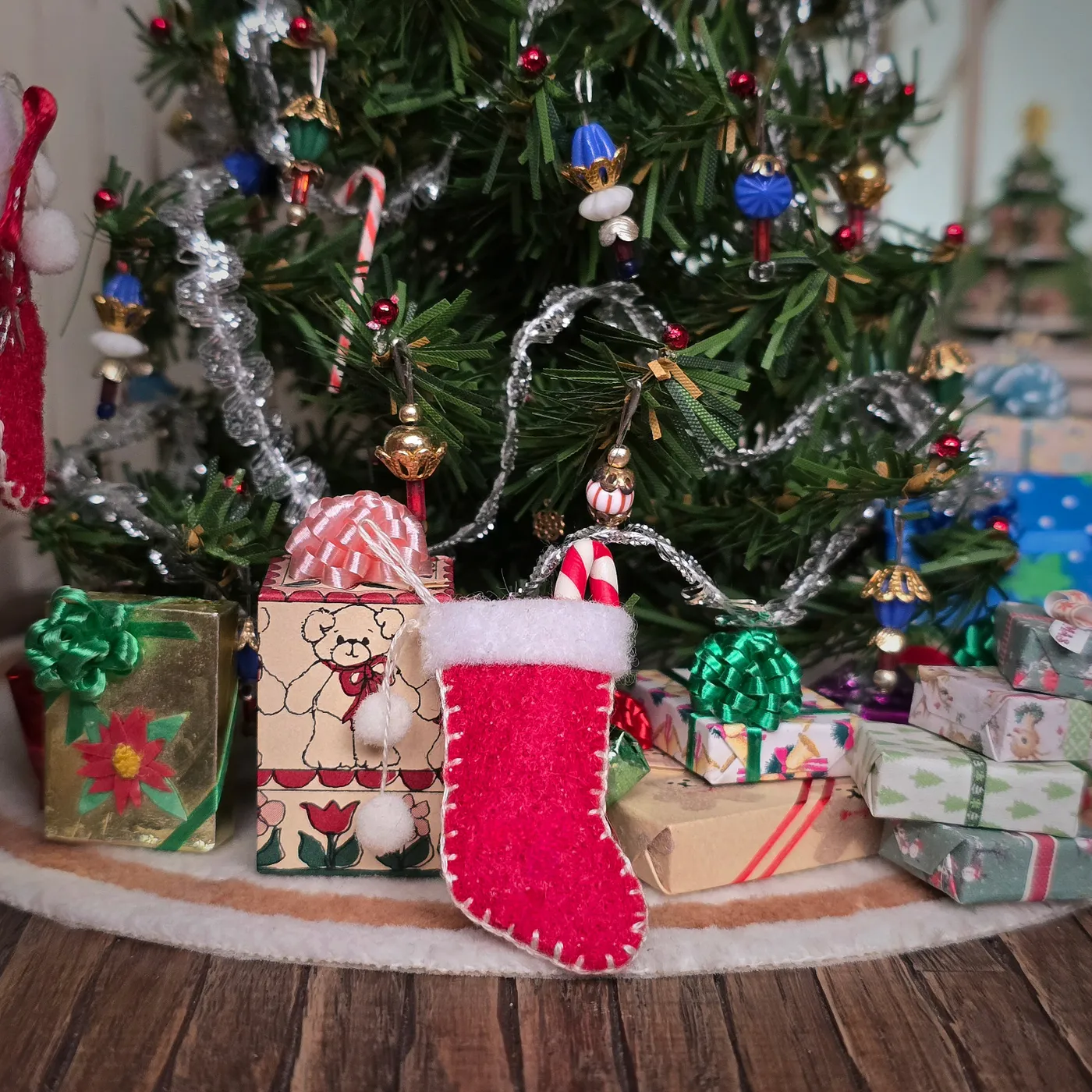Red Wool Angel Christmas Stocking 1:12 Dollhouse Miniature – Magpie  Miniatures
