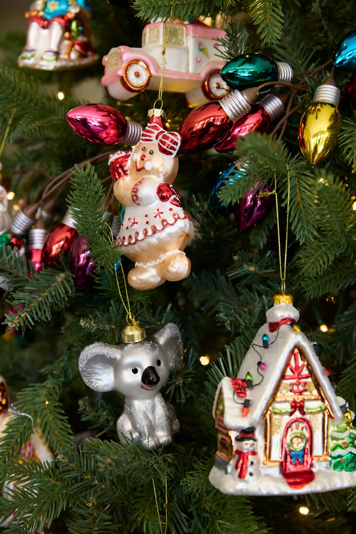 Retro Gingerbread Girl With Cupcake Hanging – Holly & Ivy
