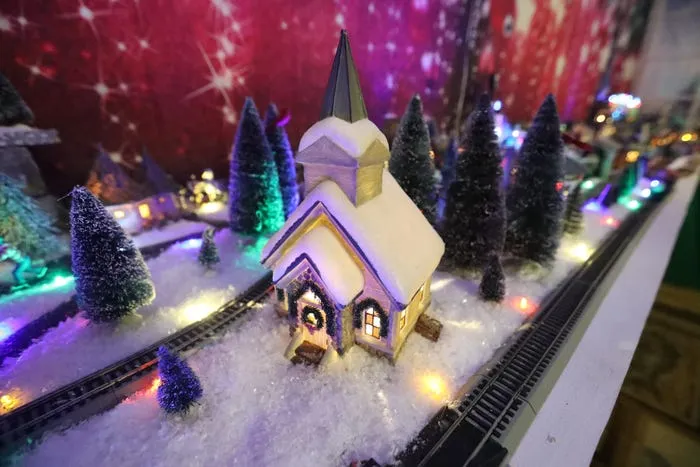 Savannah resident brings Christmas village to life with model trains