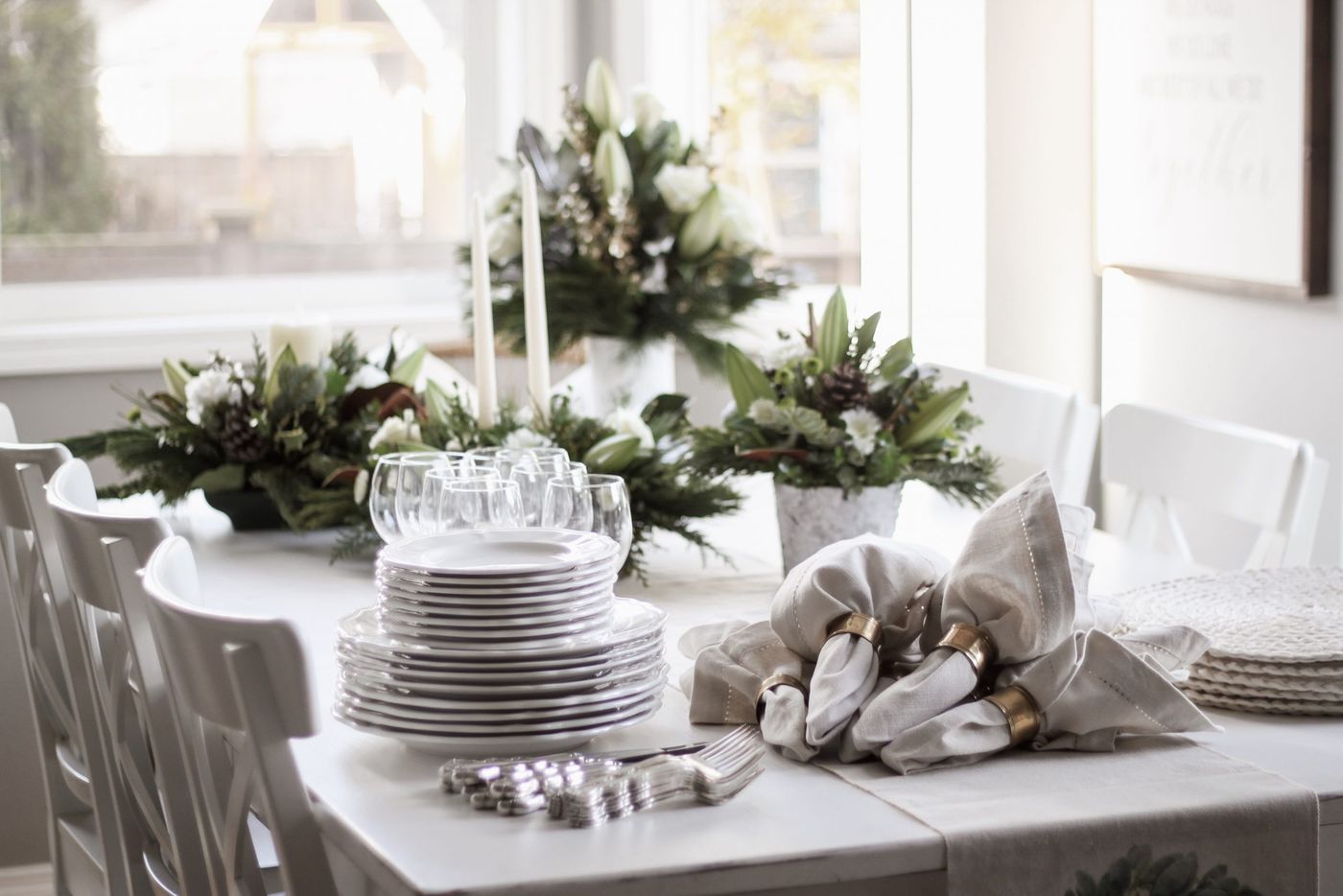 Setting a Simple & Elegant Holiday Tablescape using Fresh Flowers - Rain  and Pine