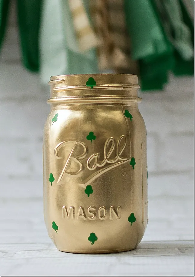 Shamrock Mason Jars - Mason Jar Crafts Love