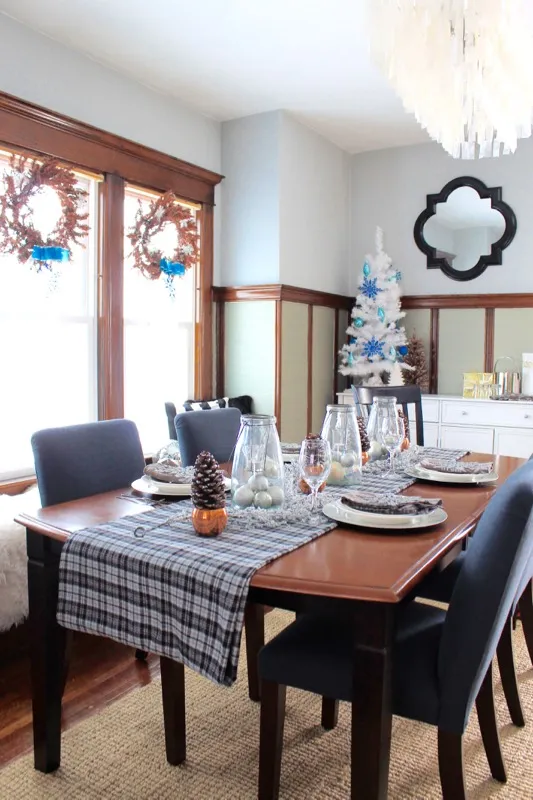 Simple and Sparkly Holiday Tablescape » Decor Adventures