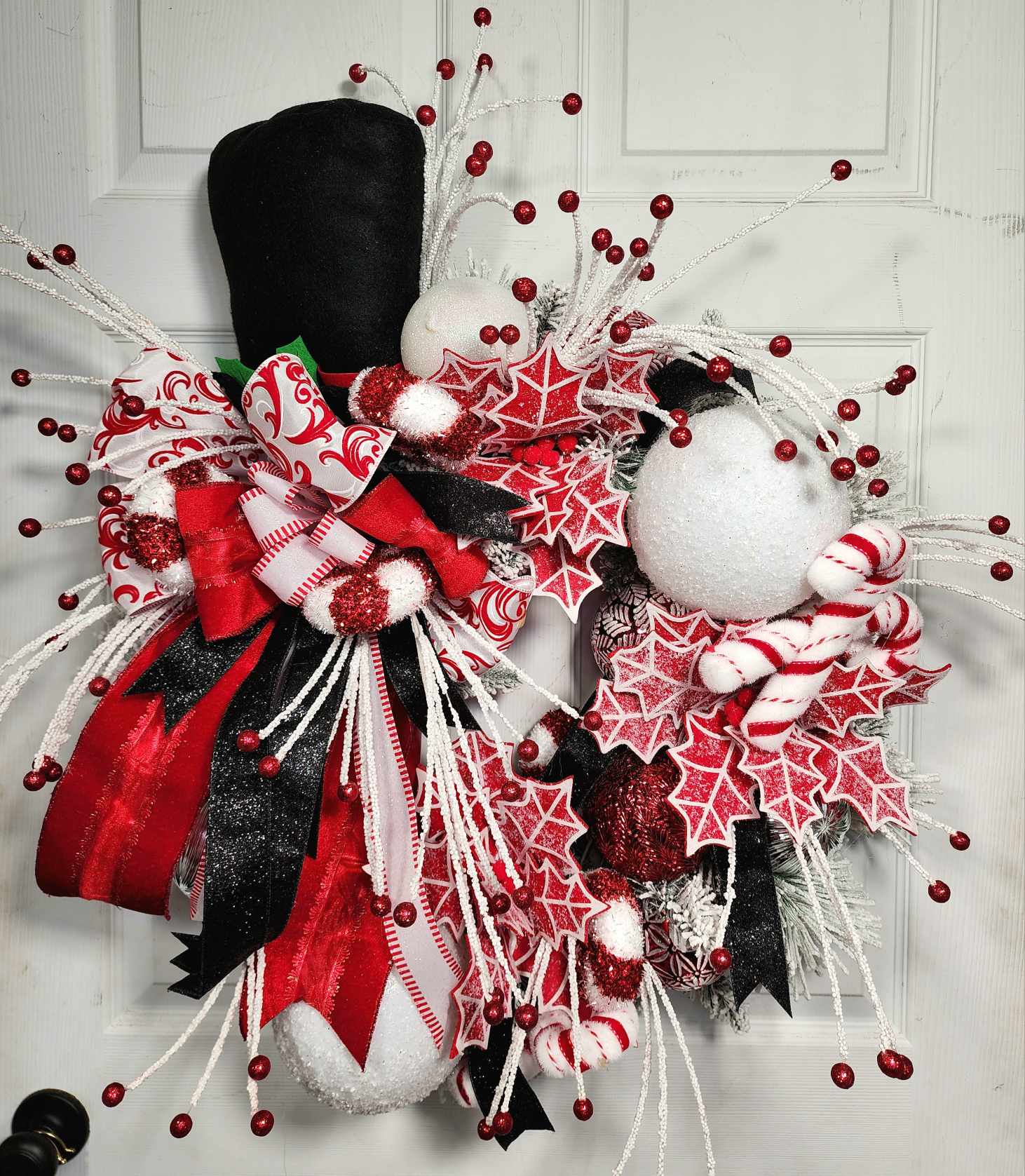 Snowman Hat Christmas Wreath – 28” Winter Door Décor with Peppermint  Accents, Designer Ribbon & Glitter Picks