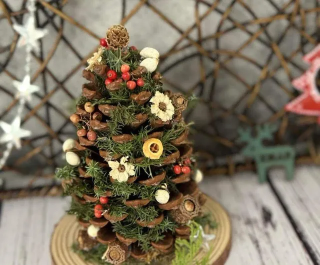 Taiwan 【Workshop(s)】【One person forms a group. Pine cone Christmas tree】Hand-making  class/Floral class/Drying flowers/Christmas auroranunarait - Pinkoi