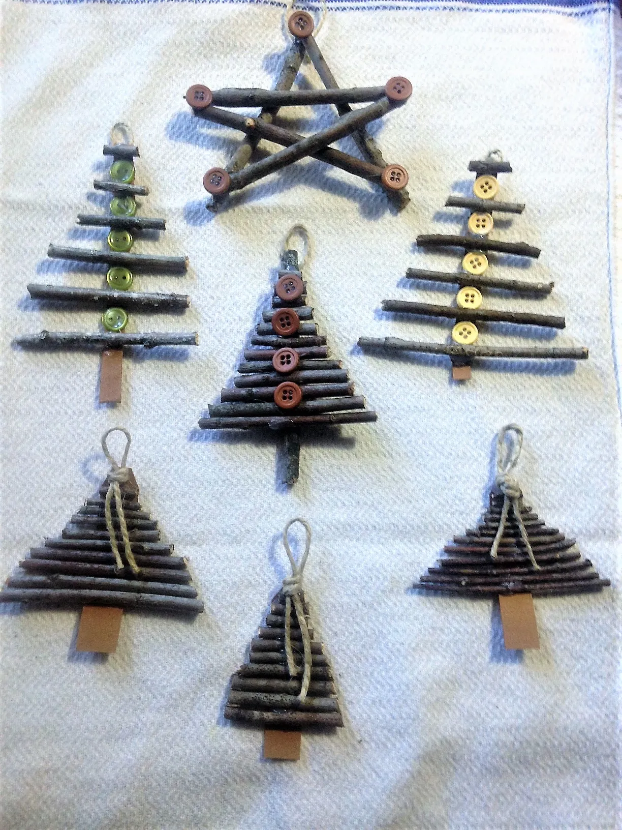 The 12 Post of Christmas, Day 5: Simple Stick Ornaments | A Rural Girl Writes