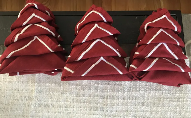 The 7 Best Napkin Folding Ideas for All of Your Holiday Dinners