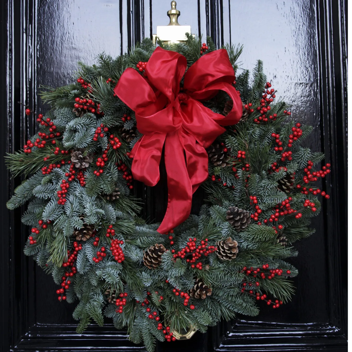 The Albert Christmas Wreath - Kensington Flowers