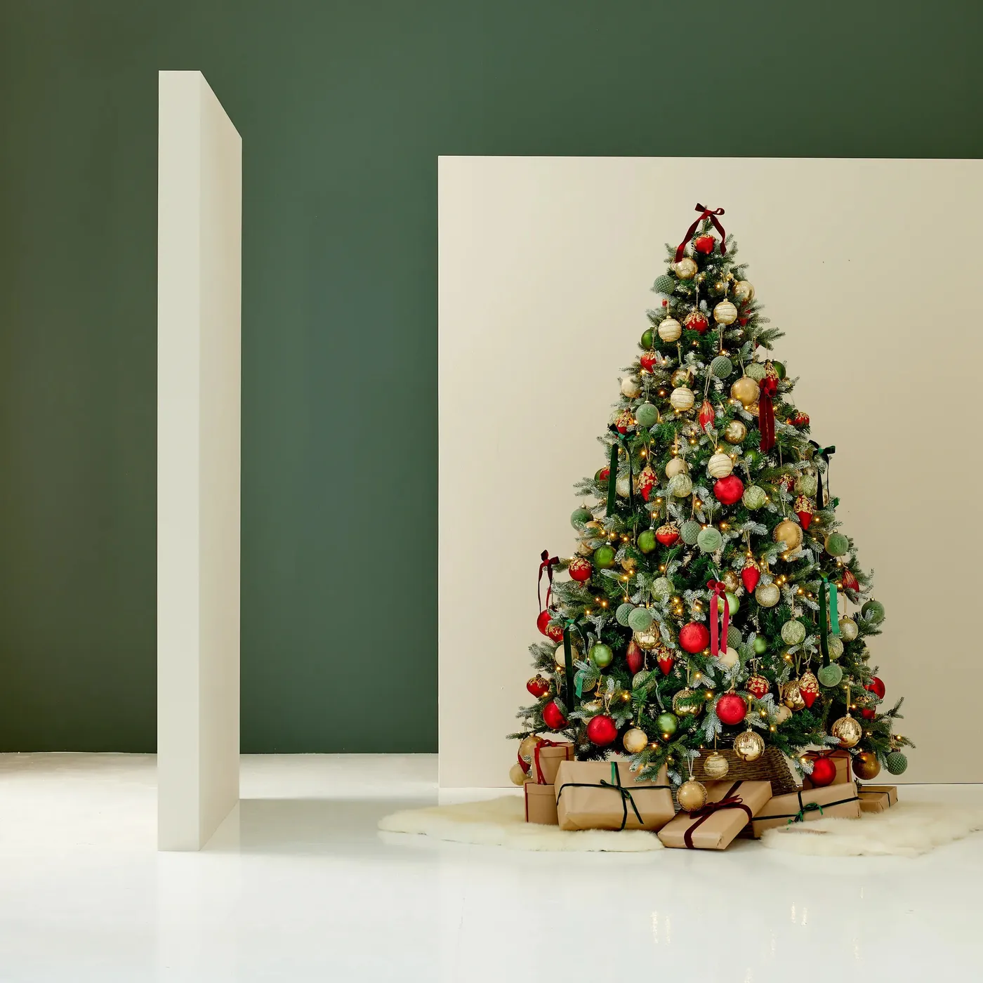 The Classic - Sustainable, luxury Christmas rental service