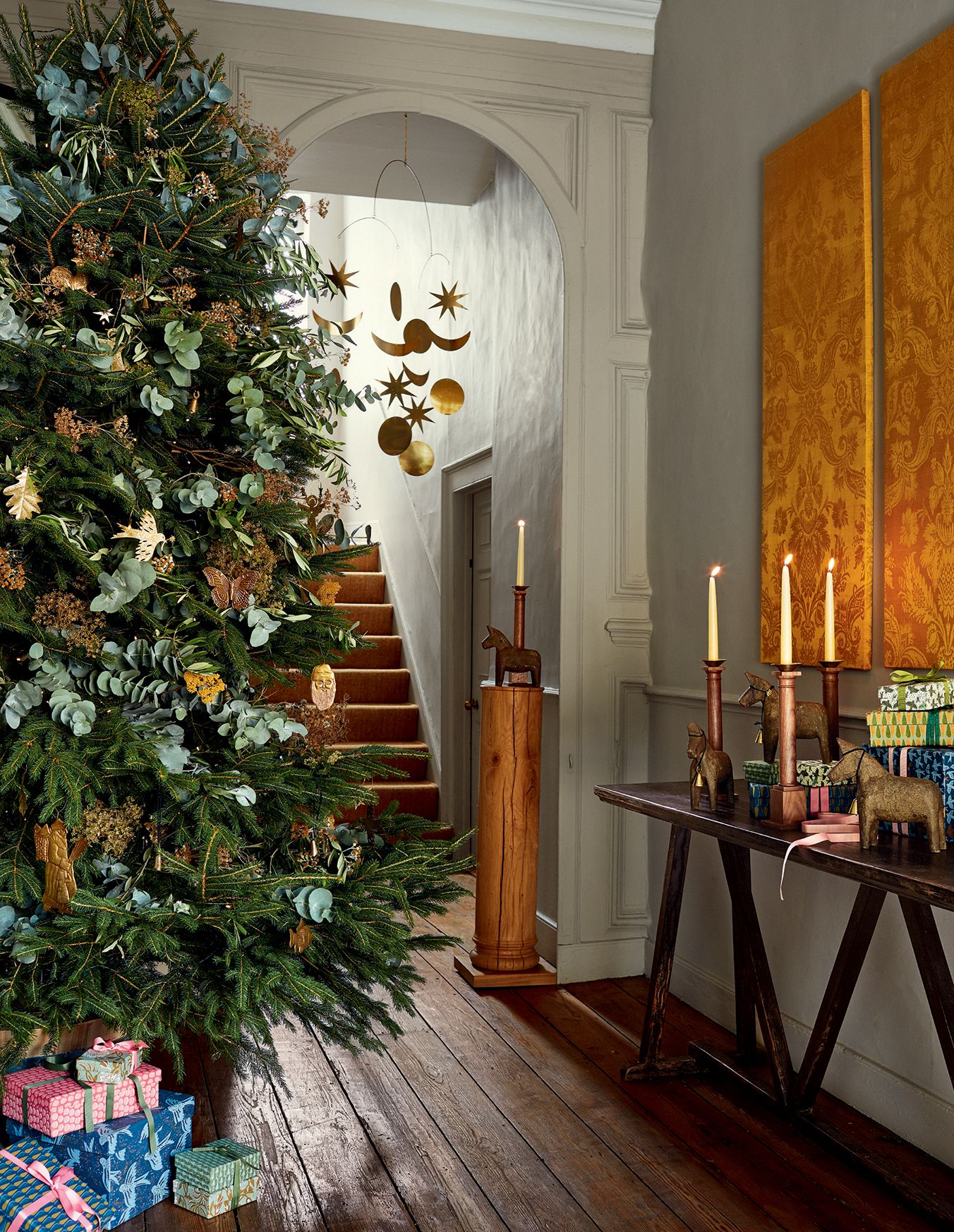 The dos and don'ts of decorating a Christmas tree | House & Garden