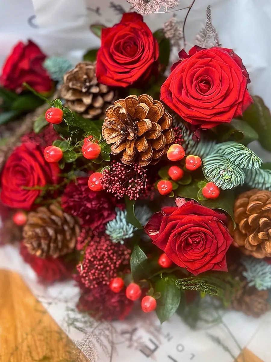 These Are Some of the Perfect Red Roses for This Christmas
