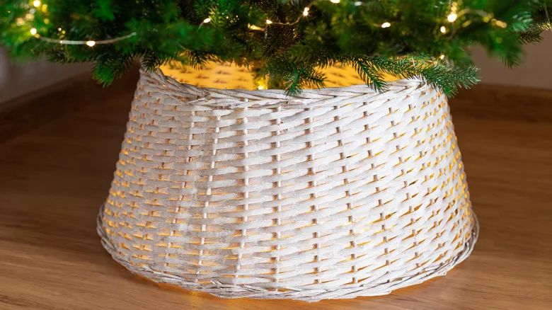 This Common Household Item Doubles As The Perfect Christmas Tree Collar