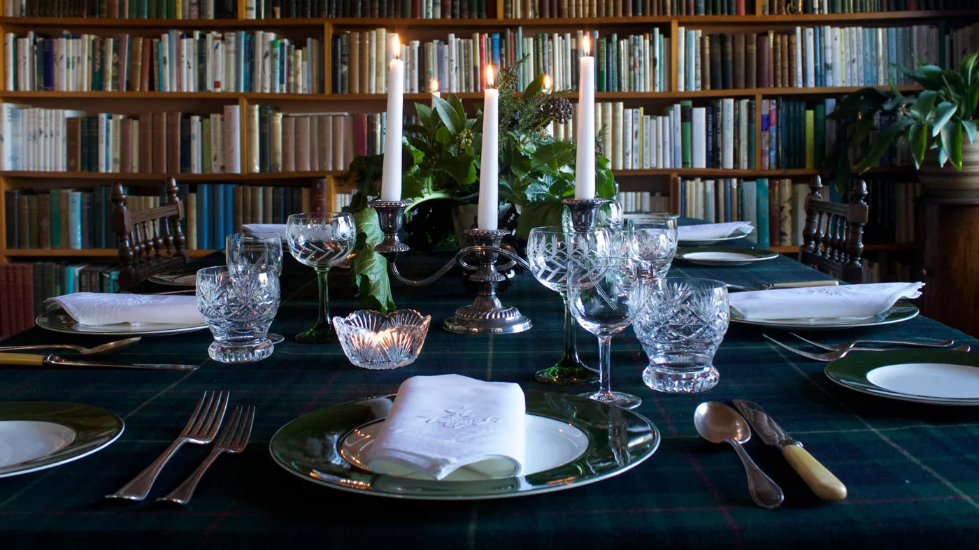 This Is How to Design the Most Stunning Wintertime Tablescape |  Architectural Digest