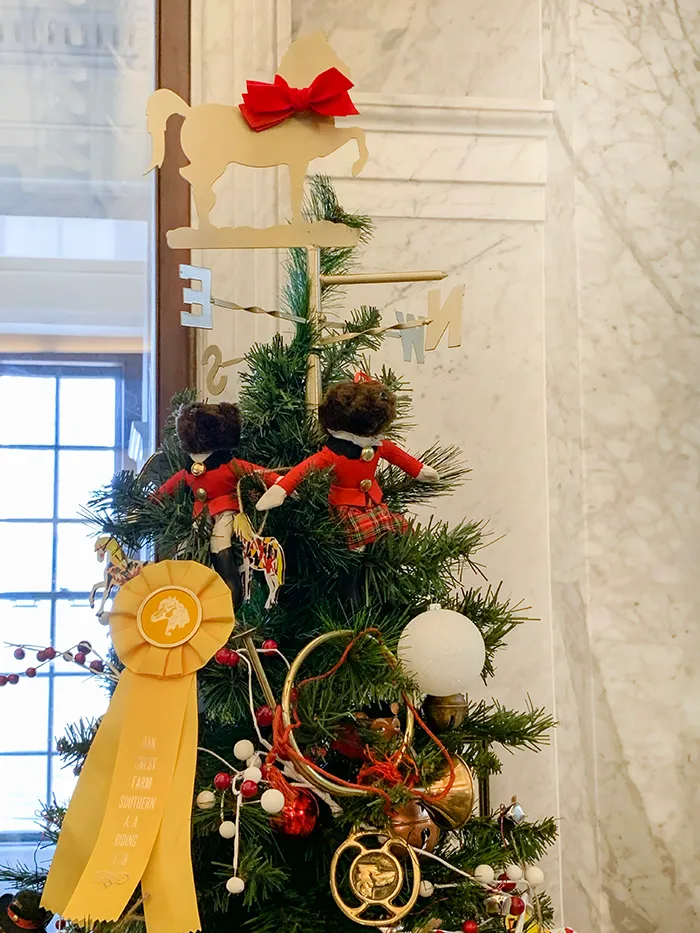 Three Unique Christmas Trees - Remodelando la Casa