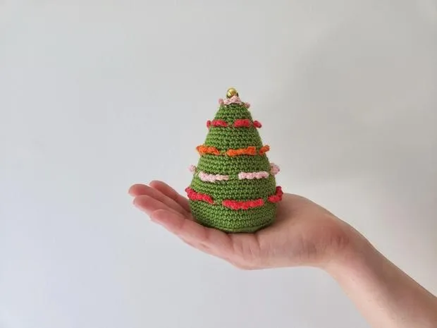 Tiny Garland Christmas Tree Crochet Pattern | KnitPicks.com