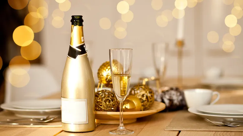 Top 5 Color Schemes For Your New Year's Eve Dinner Party