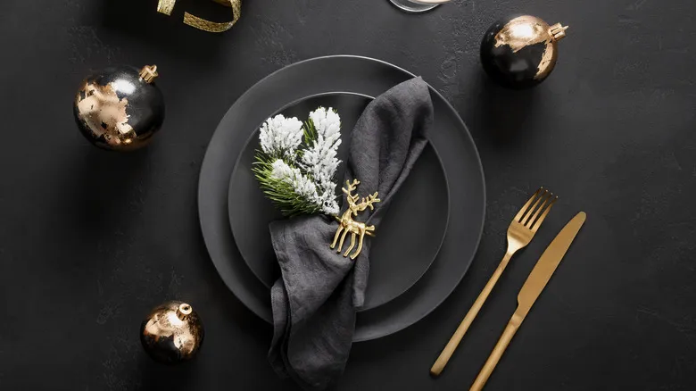 Top 5 Color Schemes For Your New Year's Eve Dinner Party