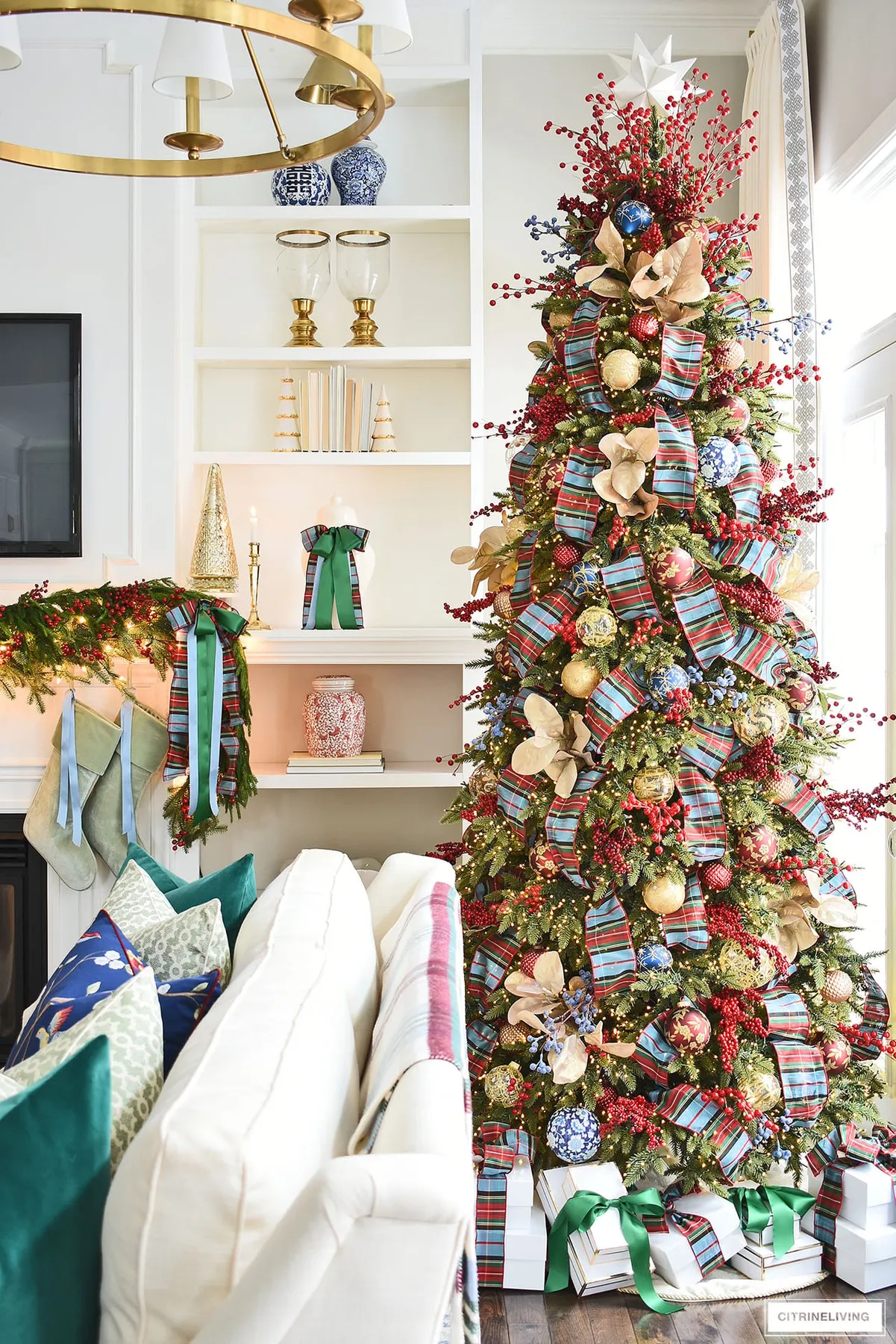 Traditional Christmas decor in our living room | CITRINELIVING
