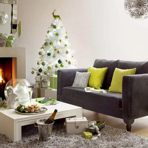 Traditional Christmas Tree Decorating with Trendy Accents