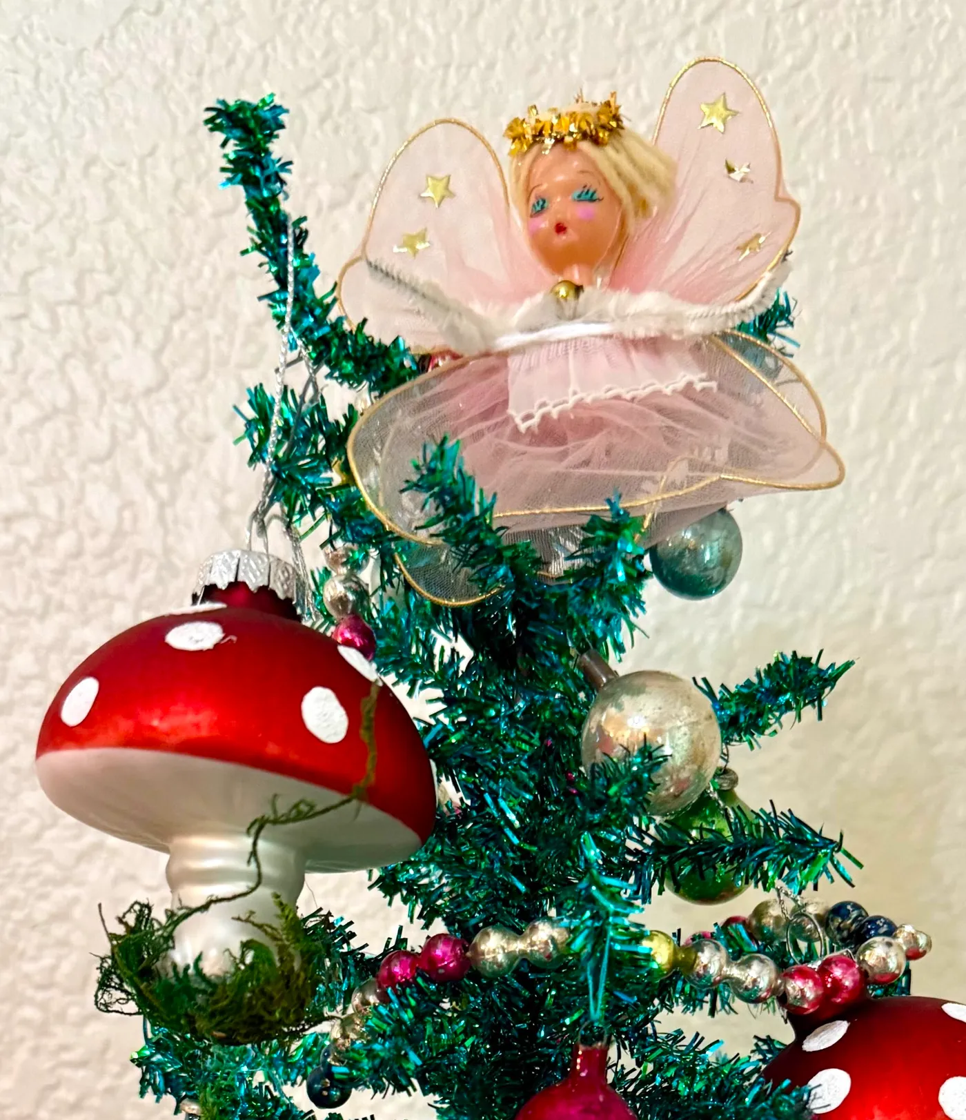 Ultimate Guide: Vintage Kitsch Pink Christmas Wonderland | Crazy4Me – The Modern Bombshell Lifestyle by: Yasmina Greco