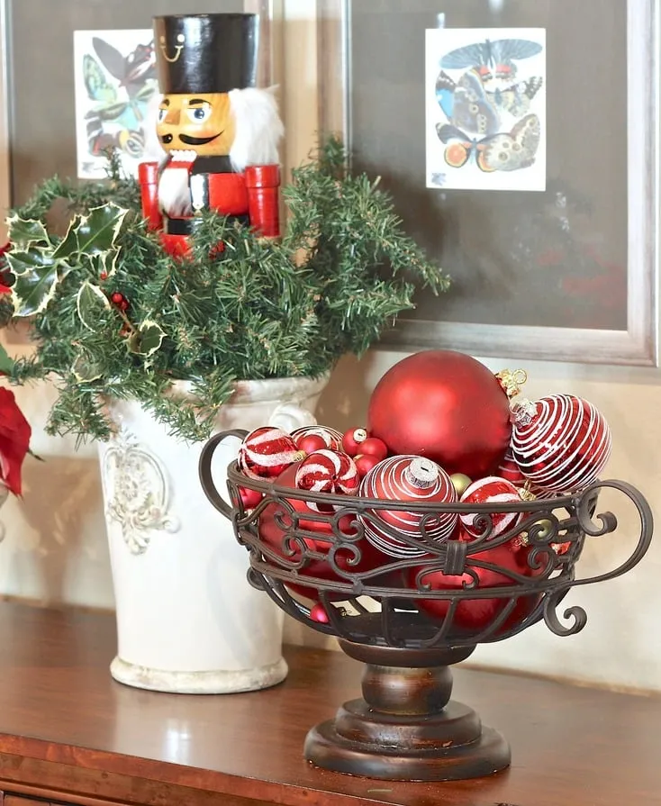 Use these Creative Christmas Decorating Tricks this Year