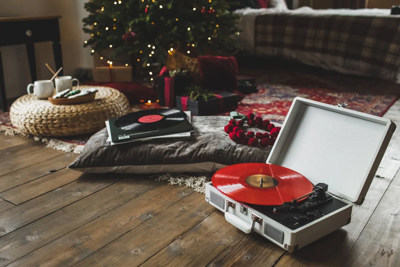 Vintage Christmas Aesthetic: How to Create the Look With Antiques - Dengarden