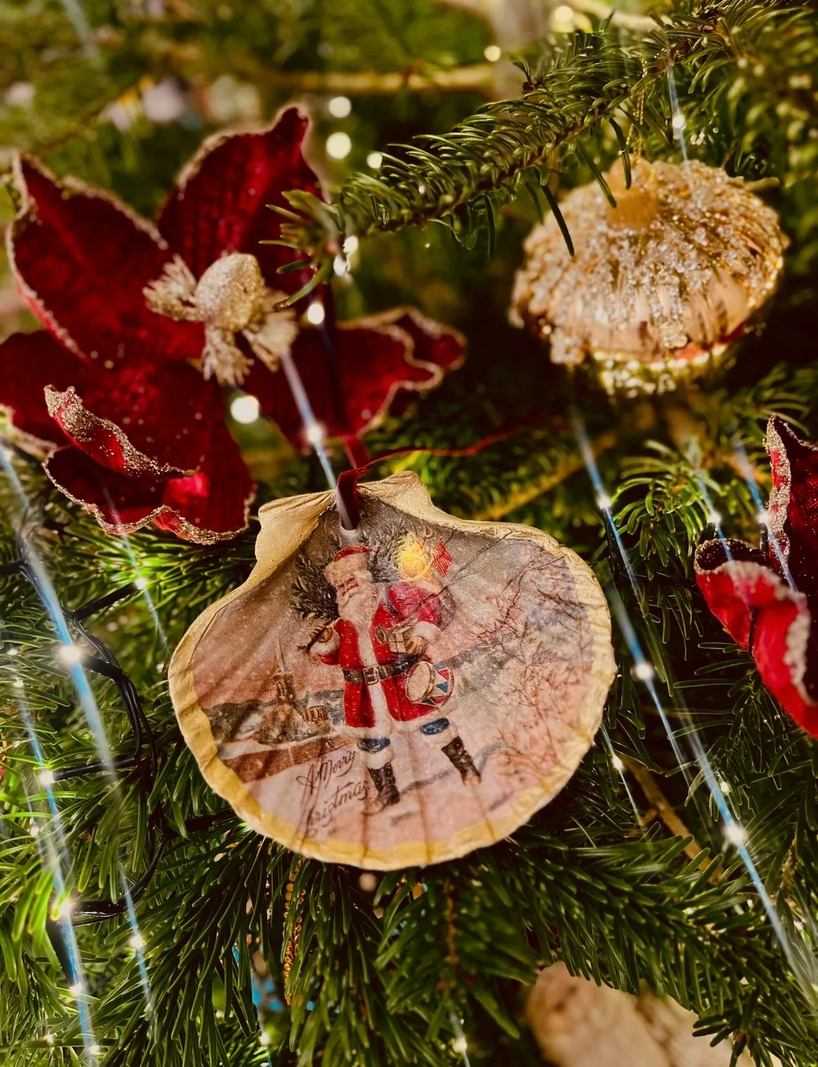 Vintage Handcrafted Scallop Father Christmas hanging Ornament Decorati –  The Curated Store UK