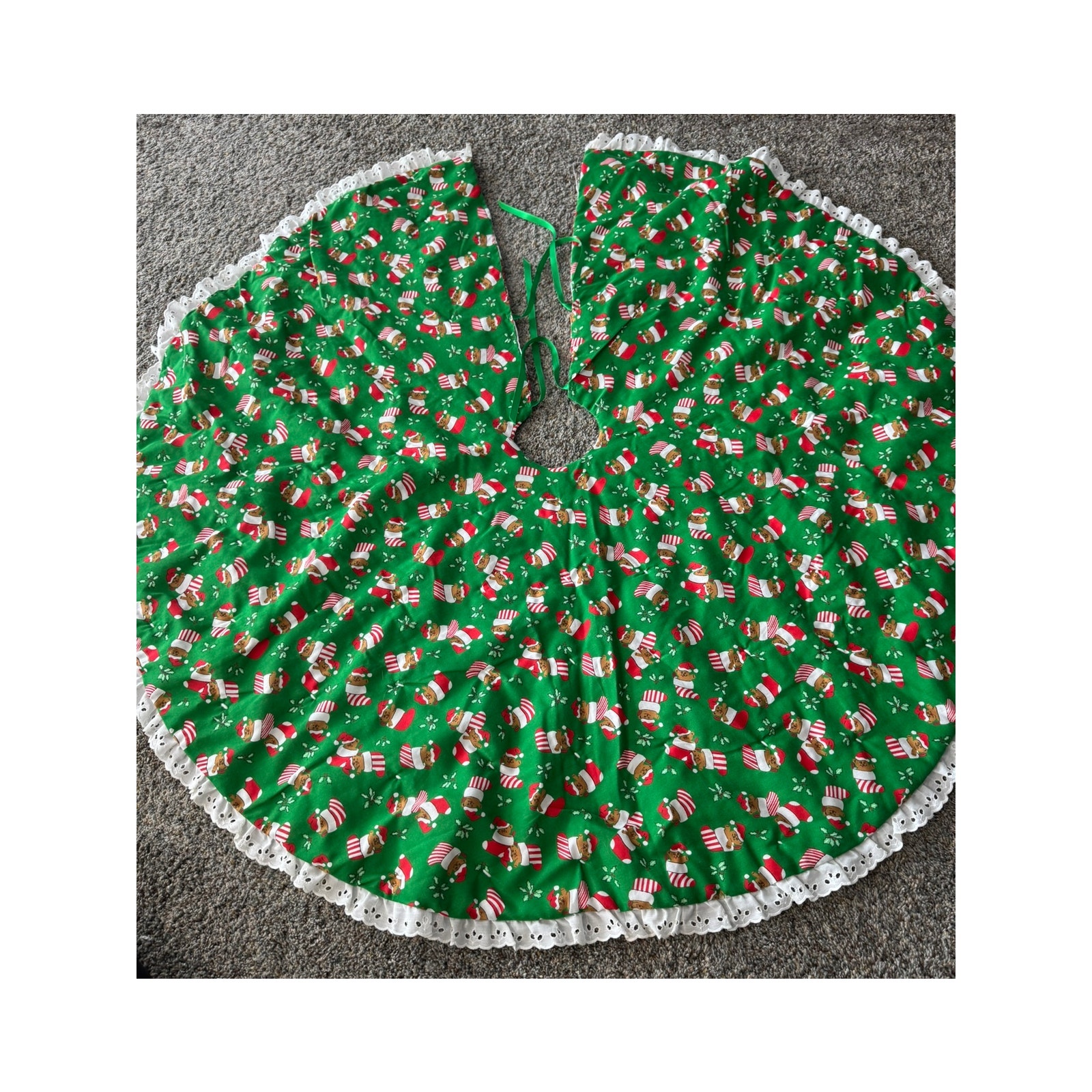 Vintage Handmade Red White Green Quilted Christmas Tree Skirt 44.5 In Across