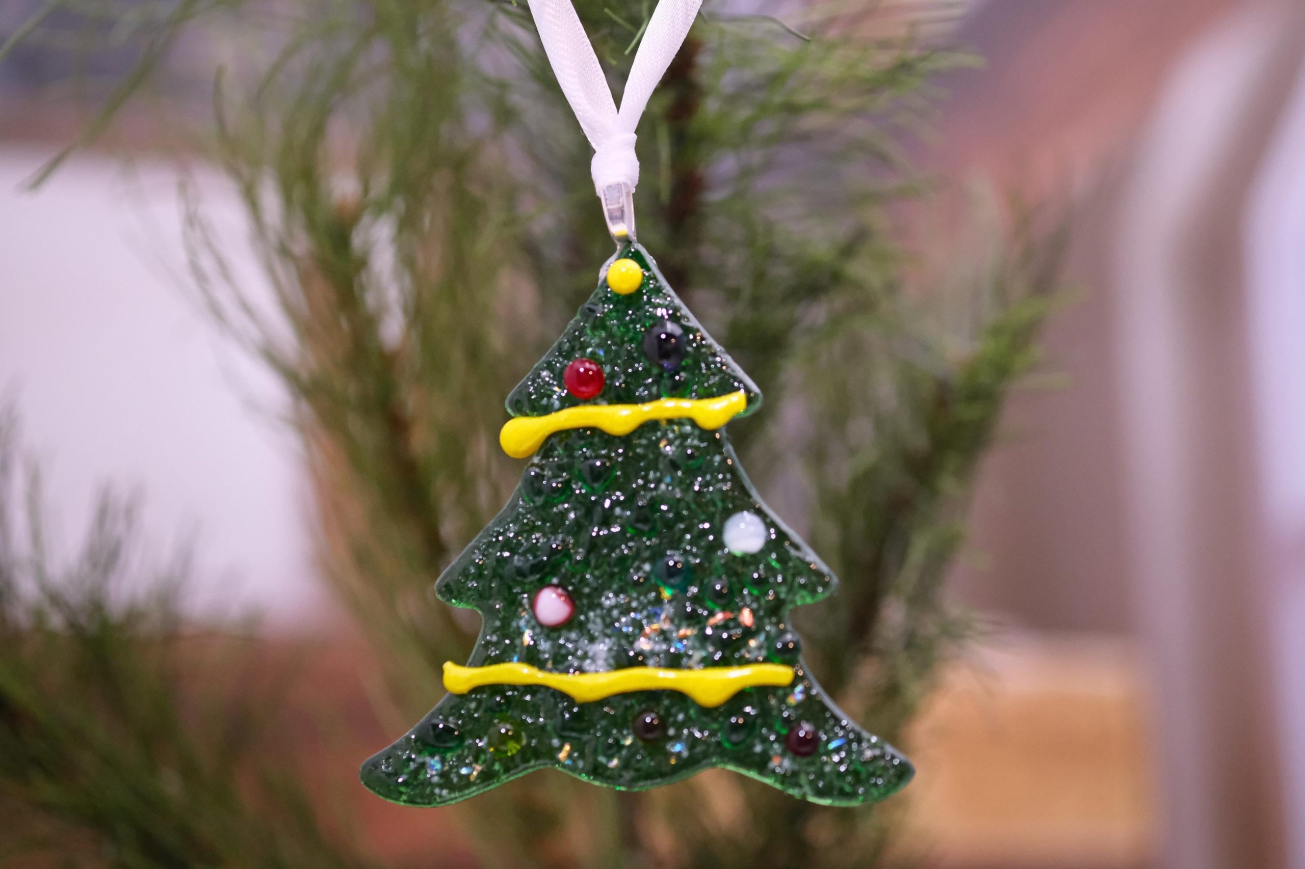 Whimsical Green Fused Glass Christmas Tree Ornament with Yellow Garlan – Seeds Glassworks
