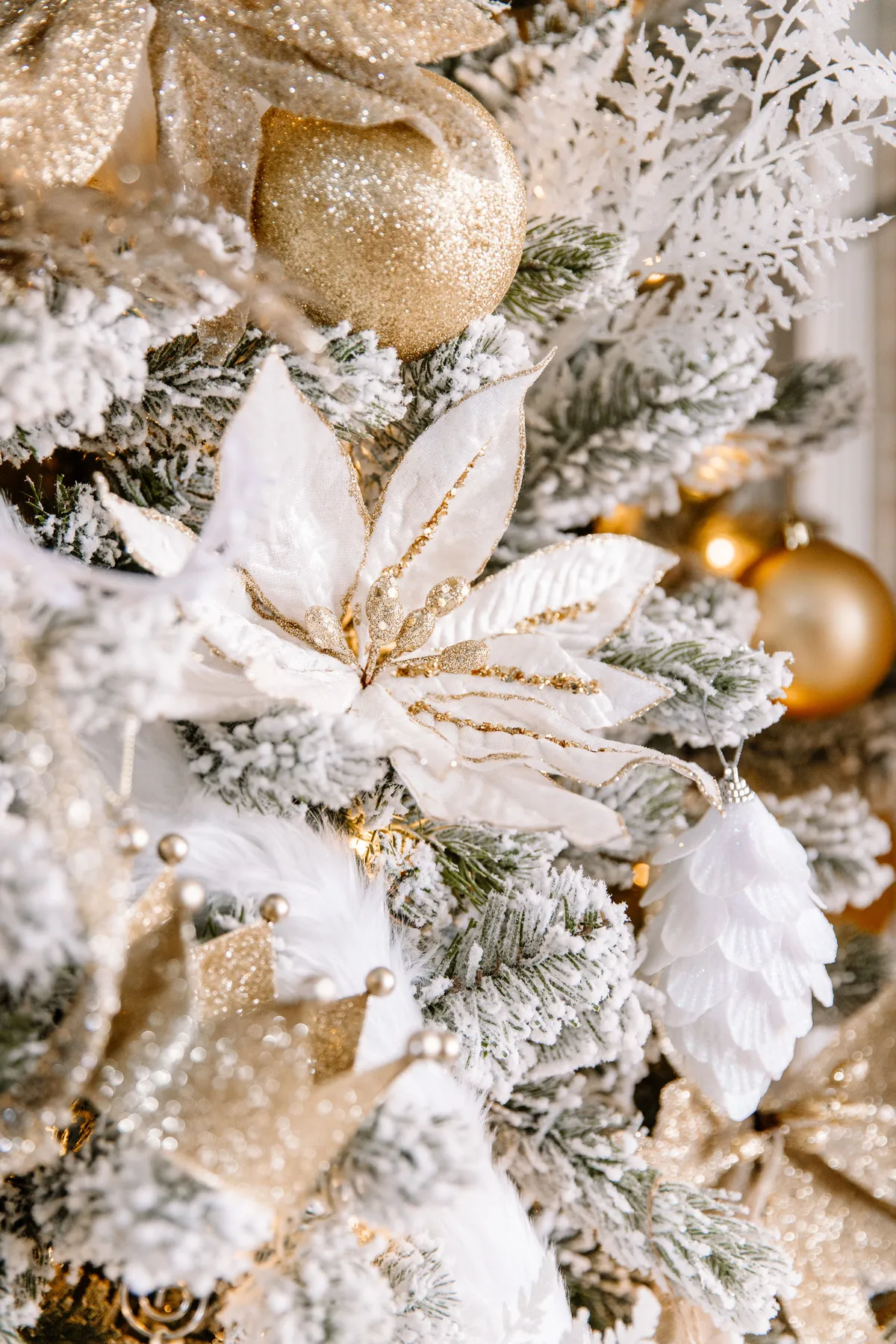White and Gold Christmas Living Room: Tree & Mantel
