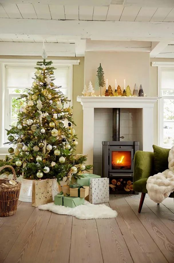 White Christmas Decorations | Windyridge Garden Centre – Windyridge Garden  Centre