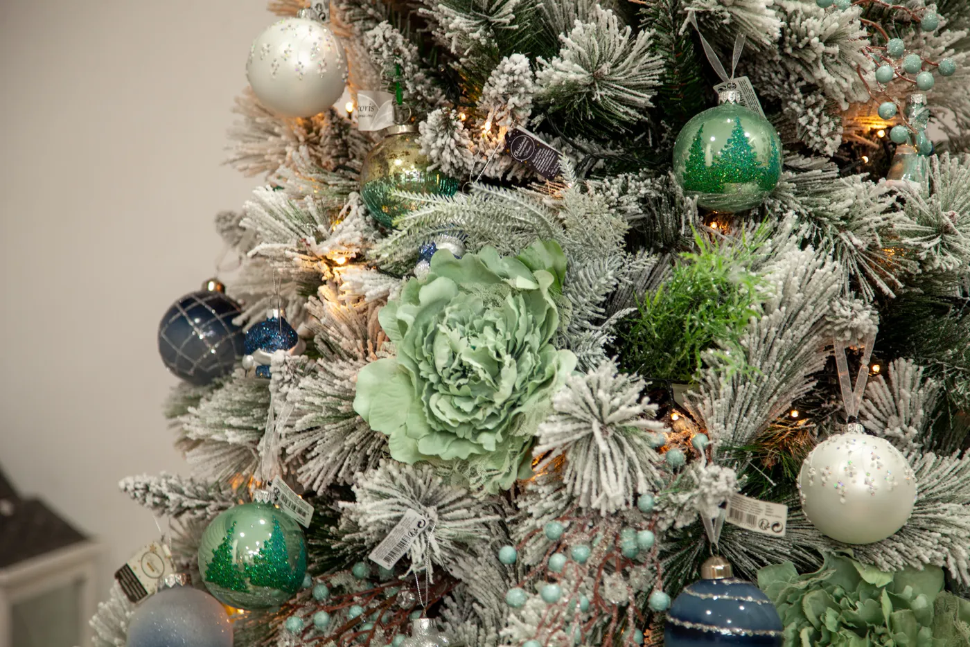 White Christmas Tree Decoration – Wehbeh Land