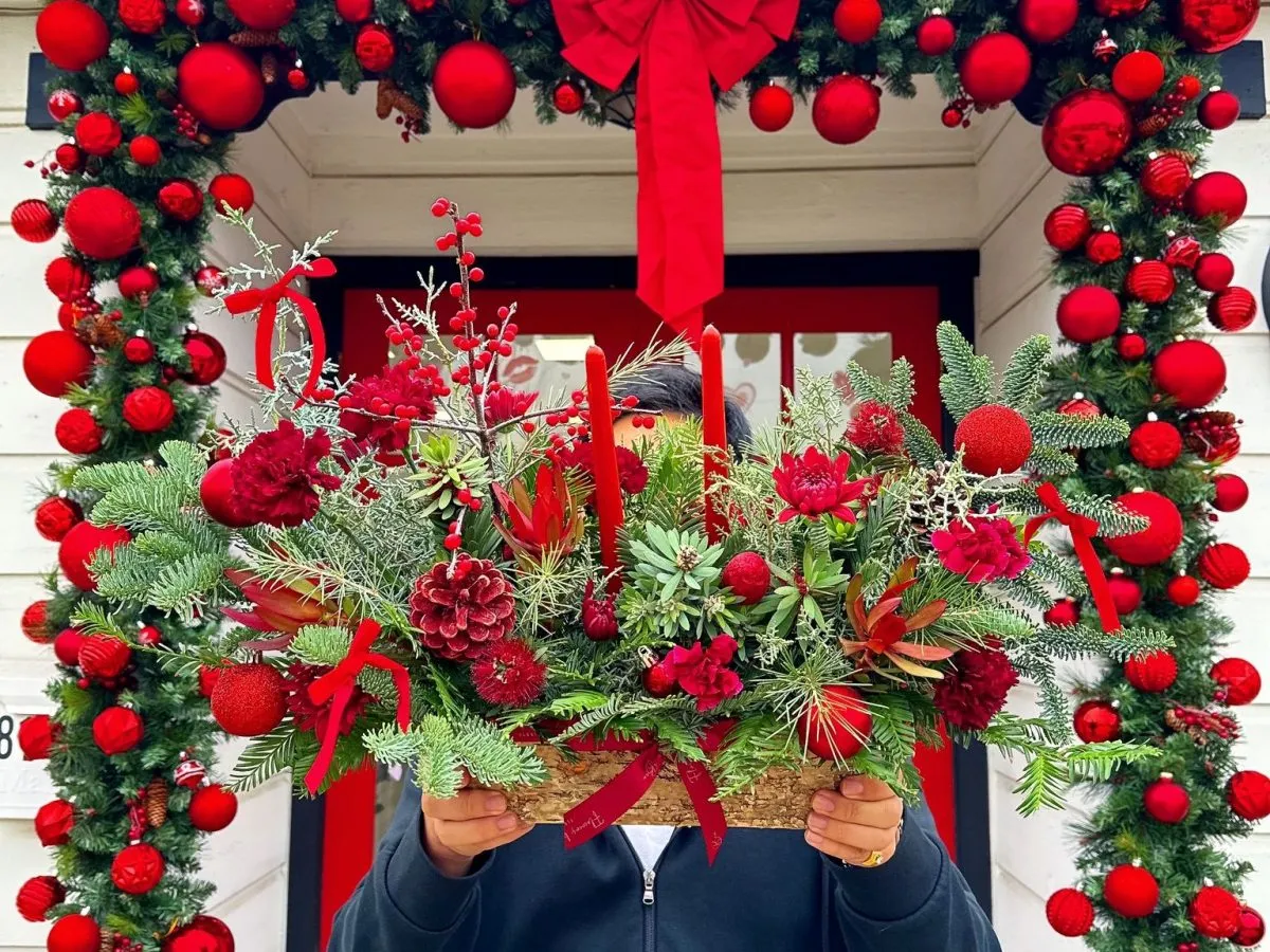 Why Christmas Flower Arrangements Make the Perfect Holiday Gift - Flowers  By Bee