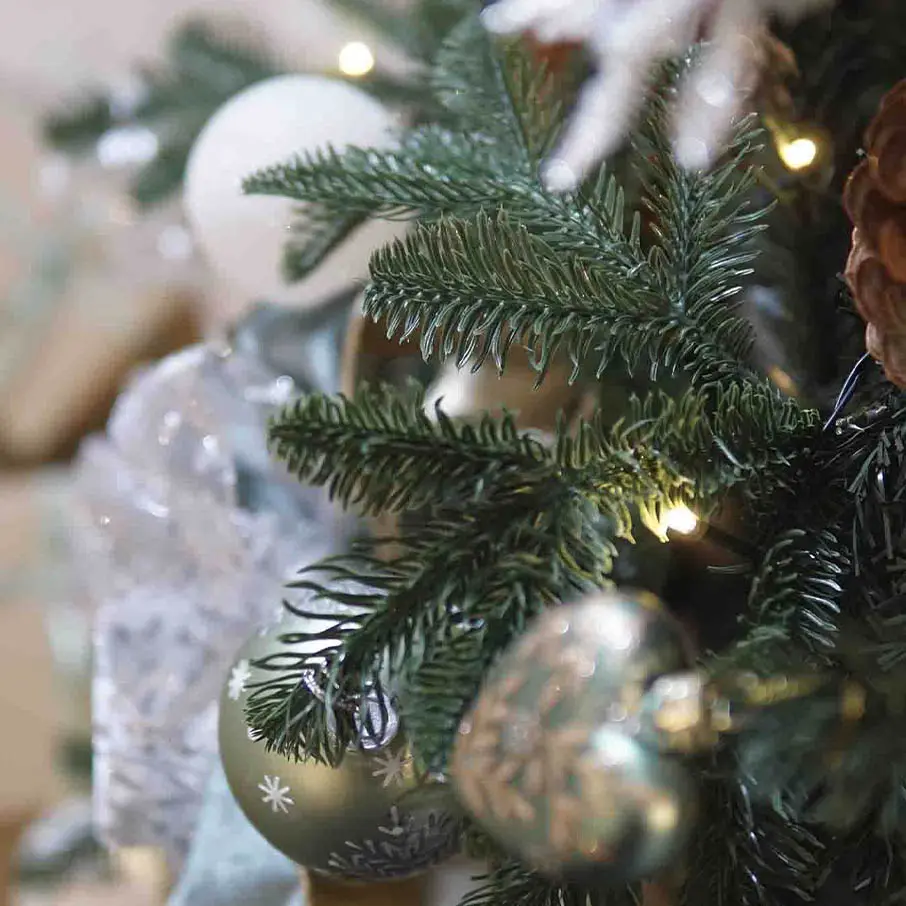Windsor Fir - 6.5ft Artificial Christmas Tree