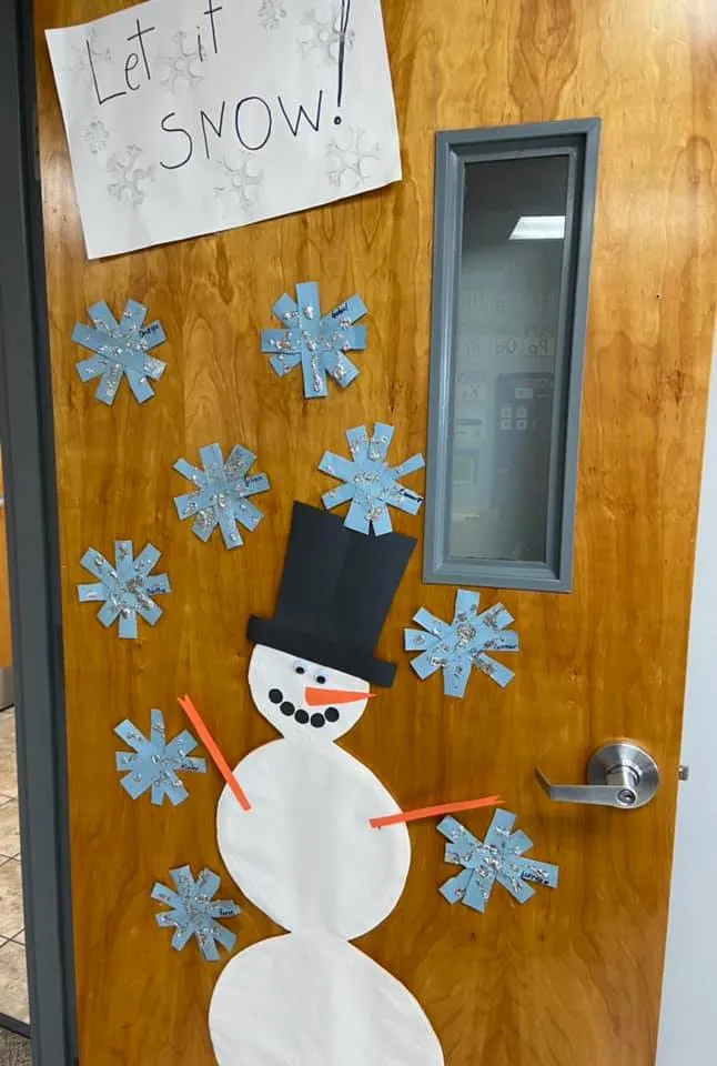 Winter Classroom Door. TeachersMag.com