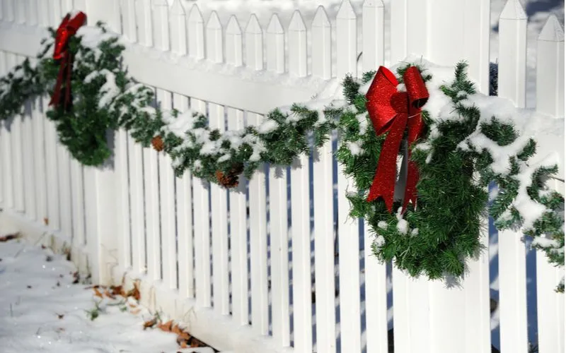 Winter Fence Decorations You Can Use to Spruce Up Your Property